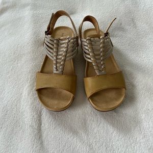 Baretraps leather sandal. Don’t miss these summer sandals!